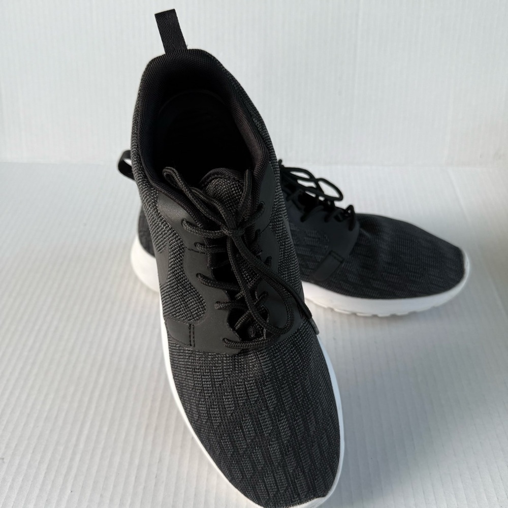 Nike Black and White Sneakers Lightweight Breathable Design Size 9